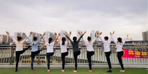 赤壁市优瑜伽携手短视频直播创业培训班开展优瑜伽秋韵公益活动