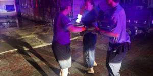 醉酒女子摔落水坑 通河公安深夜救援