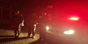 民警深夜暖心援手 自驾游客困境变坦途