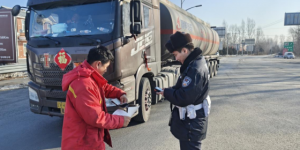 冰城公安“查+管+宣”  筑牢道路平安防线