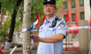 冰城老民警：岁月为尺  丈量护考路上的坚守与温情