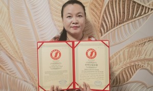 张芙慧《清明上河图》掐丝珐琅画创世界纪录