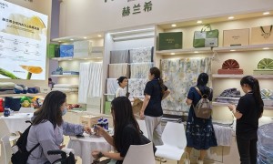 赫兰希家纺HENACL耀启鹏城 定义夜间美肤新主张