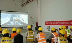 情系建设者 电影进工地