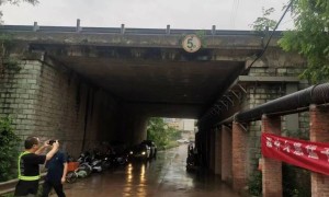 利用高速公路桥下空间架设管线被处罚