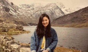 贾永婕20岁嫩照出土！ 大女儿完全复刻 网惊呼：神基因